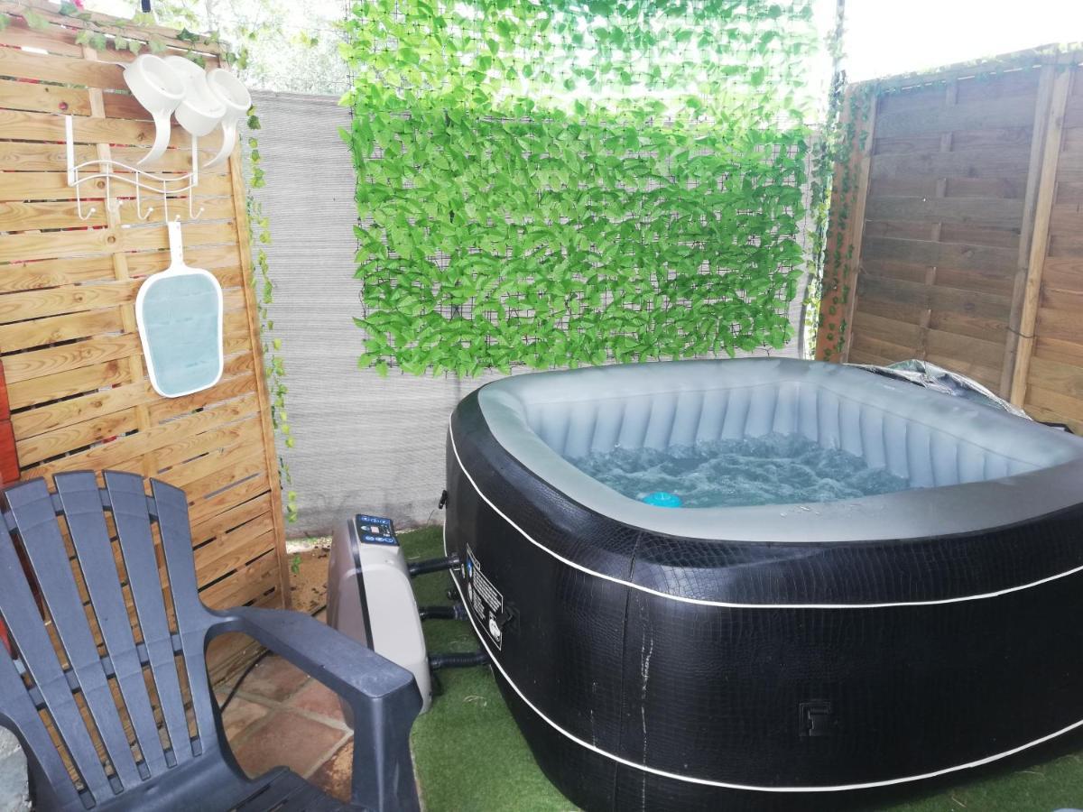 Charmant Chalet Pour 2 Personnes Spa Prive Massillargues-Attuech Exterior foto